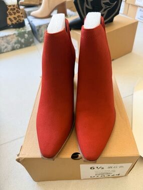 Women's Red Pointed-Toe Ankle Boots